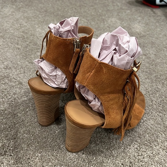 Chic Heels - Picture 3 of 3